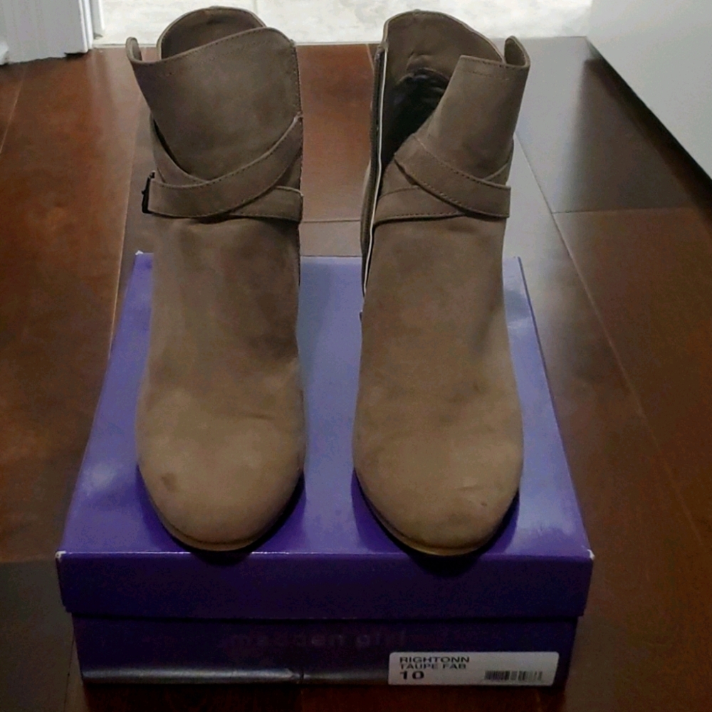 Like New Madden Girl Rightonn Ankle Boots